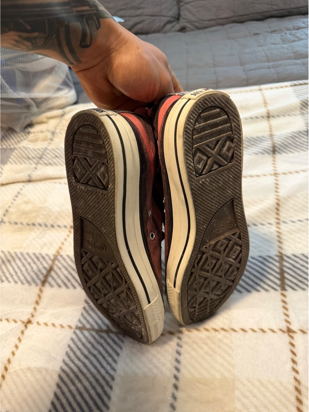Converse - Picture 2 of 2